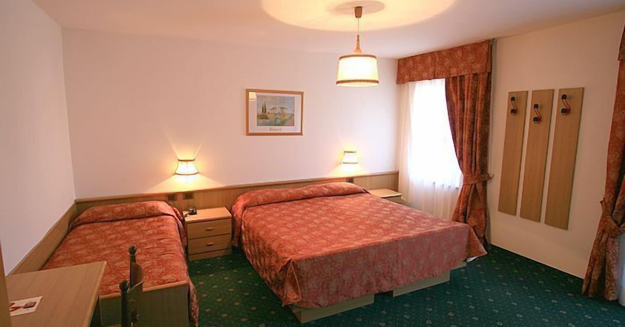 Hotel Arnika Pozza di Fassa Exterior foto