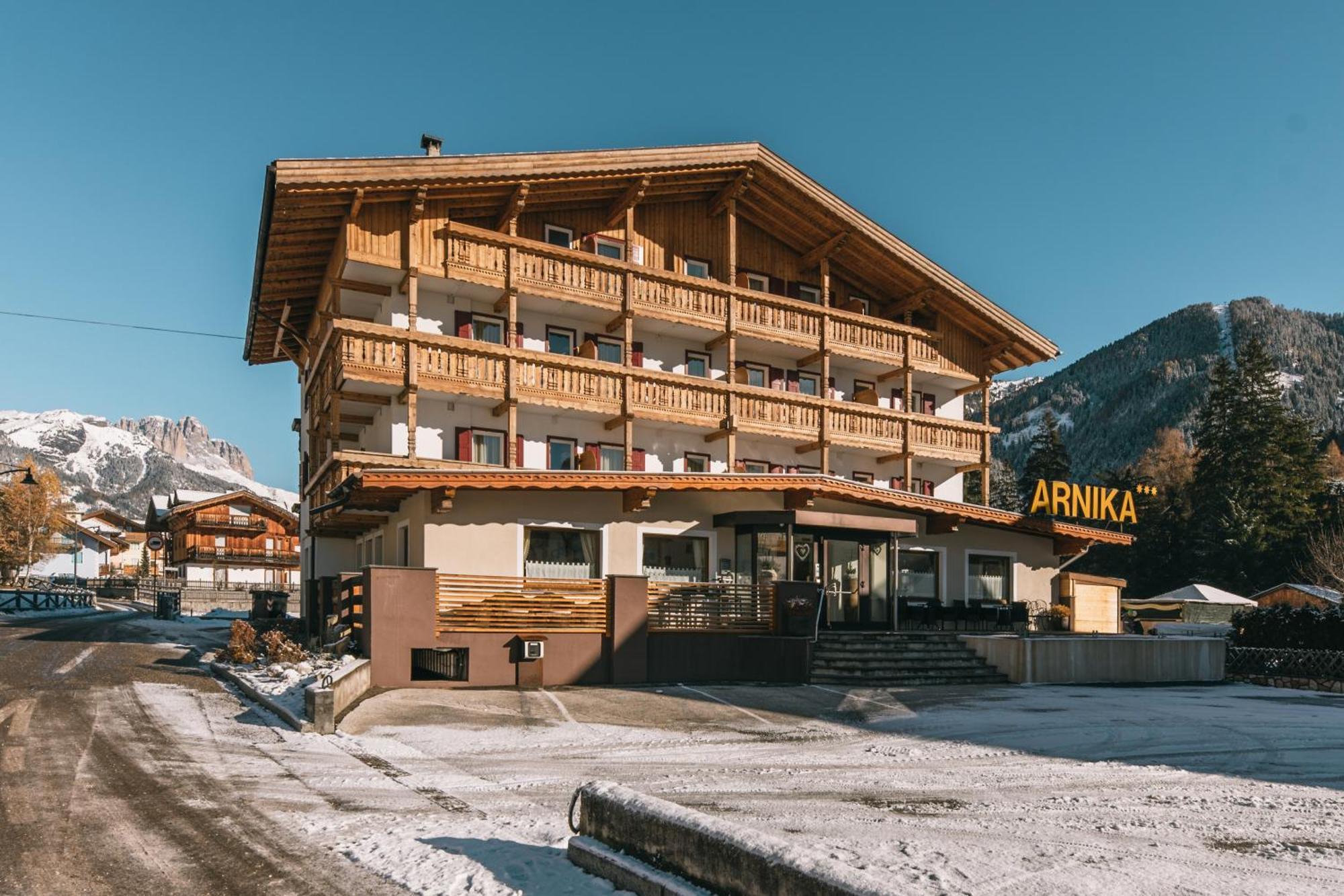 Hotel Arnika Pozza di Fassa Exterior foto