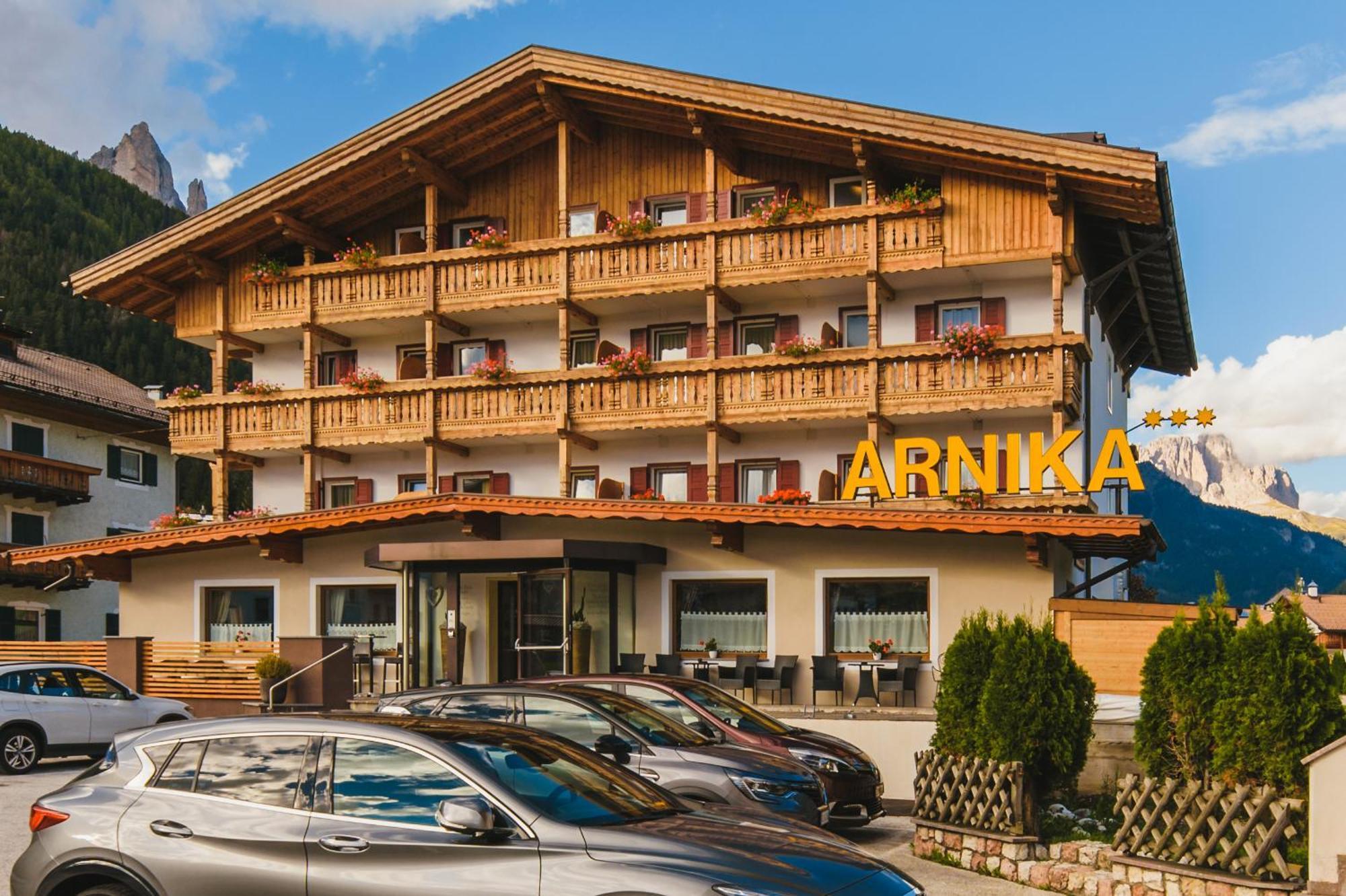 Hotel Arnika Pozza di Fassa Exterior foto
