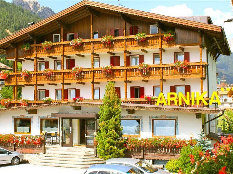 Hotel Arnika Pozza di Fassa Exterior foto