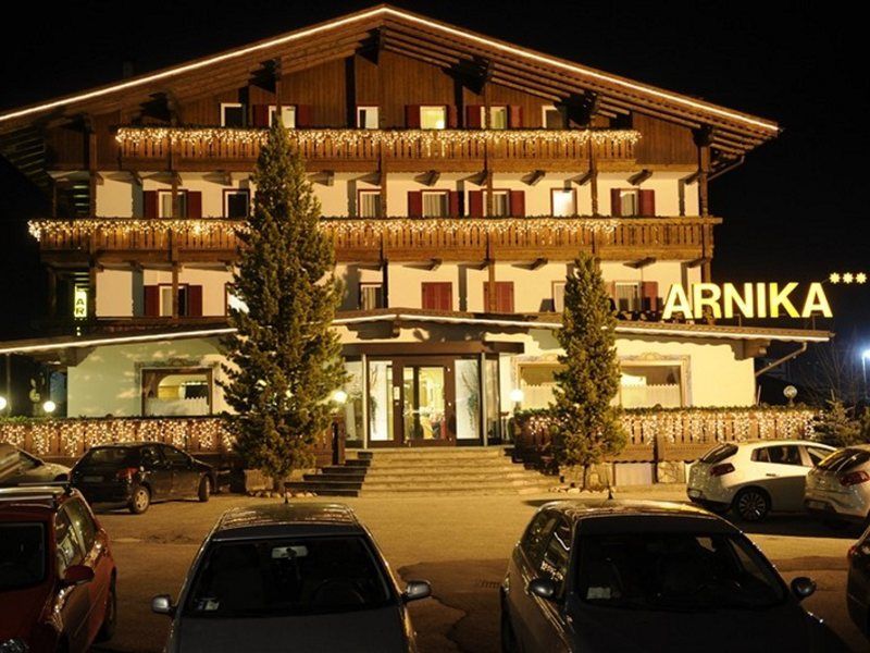 Hotel Arnika Pozza di Fassa Exterior foto